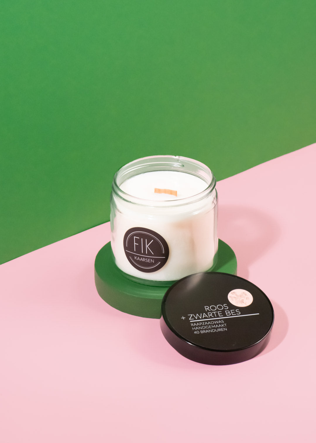 Roos_Zwarte_Bes_Geurkaars_Houten_Lont_FIK_Kaarsen